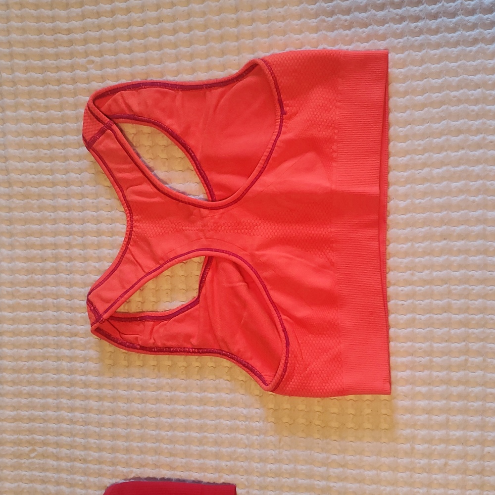 6 Sports Bras - Picture 3 of 8